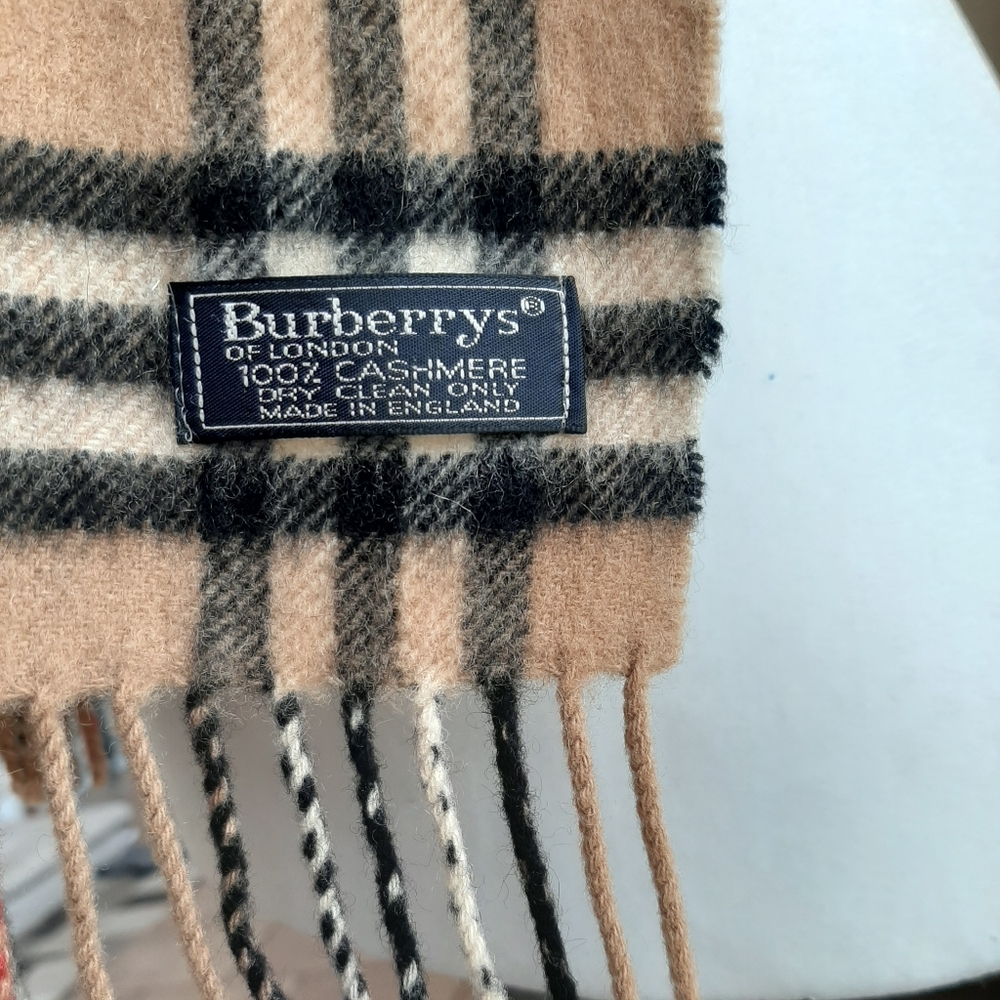 Burberry's scarf
